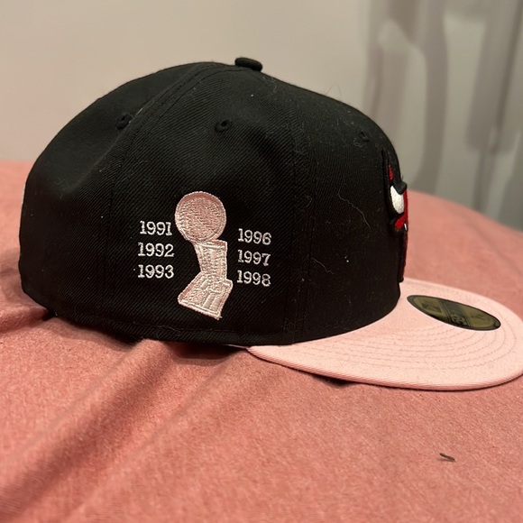Pink brim Chicago Bulls cap exclusive - Picture 2 of 5